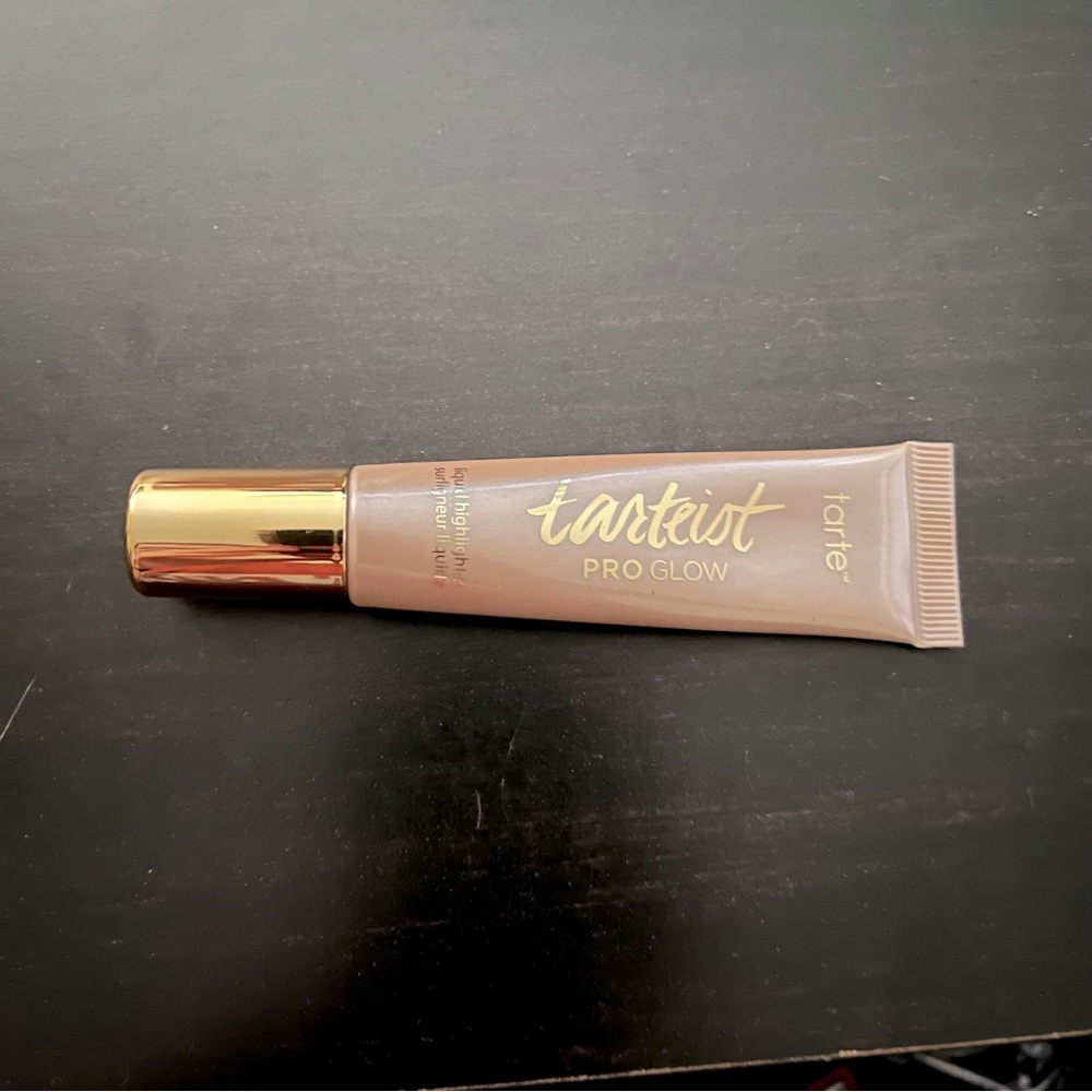 The Tarteist Pro Glow Liquid Highlight in Stunner